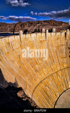 Famosa in tutto il mondo la Diga di Hoover in Nevada la diga più grande del mondo in Boulder City Nevada e Arizona Foto Stock