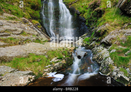 Moss vigore la cascata nel Newlands Valley nel Lake District inglese Foto Stock