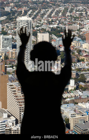 La figura e il paesaggio urbano, Sydney, Nuovo Galles del Sud, Australia Foto Stock