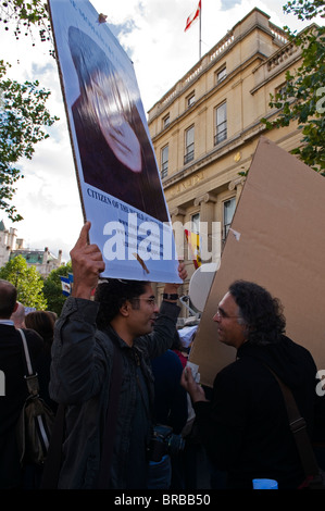 Protestare contro il papa, Marzo e Rally vicino a Trafalgar Square a Londra England Regno Unito 18 Settembre 2010 Foto Stock