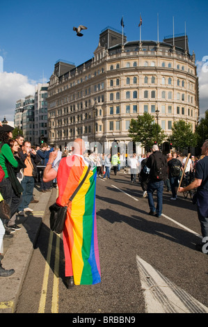 Protestare contro il papa, Marzo e Rally vicino a Trafalgar Square a Londra England Regno Unito 18 Settembre 2010 Foto Stock