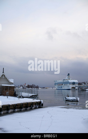 Traghetto nel porto di Helsinki, Finlandia e Scandinavia Foto Stock
