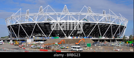 Londra 2012 Giochi Olimpici Paralimpici principali sport stadio costruzione cantiere attività lavori in corso Stratford Newham East London Inghilterra Regno Unito Foto Stock