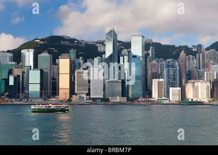 Skyline di Central, Isola di Hong Kong, dal Victoria Harbour, Hong Kong, Cina Foto Stock