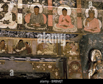 Dettaglio del murale in grotta buddista n. 2, Ajanta, Sito Patrimonio Mondiale dell'UNESCO, Maharashtra, India Foto Stock