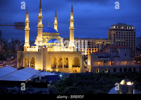 Consente di visualizzare oltre al moschea Madijieh dalla terrazza dell'Hotel Gray, Beirut, Libano Foto Stock