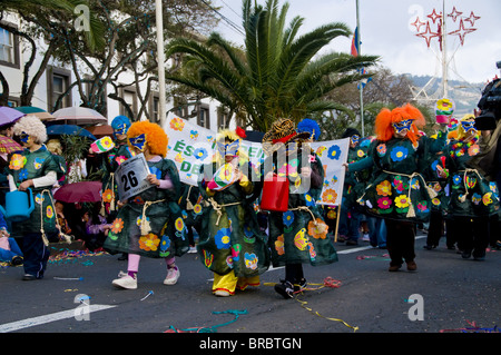 Bambina vestito come un clown a Carnevale, Funchal, Madeira, Portogallo  Foto stock - Alamy