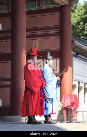 Cambio della Guardia, Palazzo Deoksugung (Palazzo virtuoso di longevità), Seul, Corea del Sud Foto Stock