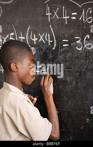 La scuola primaria a Lomé, Togo, Africa occidentale Foto Stock