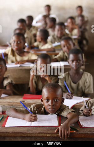 La scuola primaria a Lomé, Togo, Africa occidentale Foto Stock