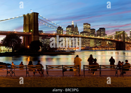 Il Ponte di Brooklyn Bridge spanning l'East River tra Brooklyn e Manhanttan, New York New York, Stati Uniti d'America Foto Stock