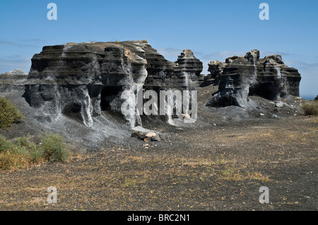 Dh GUENIA MOUNTAIN Lanzarote Lanzarote roccia lavica scolpito dal vento Foto Stock