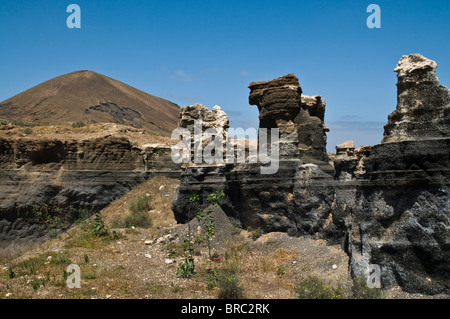 Dh GUENIA MOUNTAIN Lanzarote Lanzarote roccia lavica scolpito dal vento Foto Stock