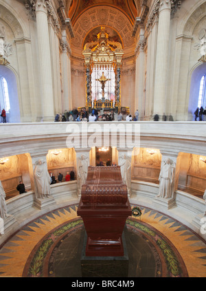 Napoleone la tomba a Les Invalides, Parigi, Francia Foto Stock