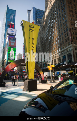 Il 2011 Honda CR-Z automobile, un ibrido di sport visto in Times Square a New York Foto Stock