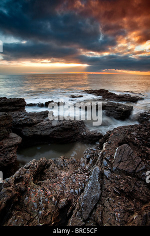 Tramonto a Bwlch Gwyn, Ogmore dal mare. Parte del Glamorgan Heritage Coast. Foto Stock