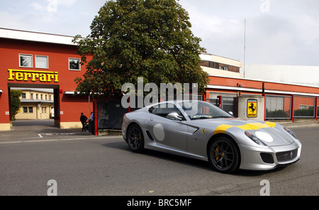 Argento Ferrari 599 Maranello ingresso ITALIA MARANELLO ITALIA MARANELLO ITALIA 07 Settembre 2010 Foto Stock