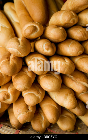 Baguette fresche in vendita in Hanoi Vietnam Foto Stock