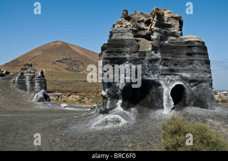 Dh GUENIA MOUNTAIN Lanzarote Lanzarote roccia lavica scolpito dal vento Foto Stock