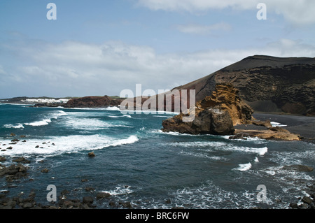 Dh EL GOLFO LANZAROTE scultura di Lava rock mare El Golfo bay Foto Stock