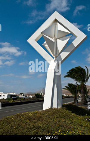 dh Cesar Manriques casa TARO DE TAHICHE LANZAROTE Cesar Manrique scultura d'arte moderna mobile nel parcheggio architetto d'arte Foto Stock