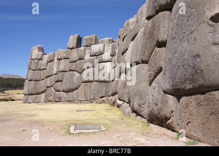Grandi pietre in fortezza Inca pareti, Sacsayhuaman, Cusco, Perù, Sud America Foto Stock