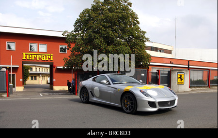 Argento Ferrari 599 Maranello ingresso ITALIA MARANELLO ITALIA MARANELLO ITALIA 07 Settembre 2010 Foto Stock