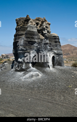 Dh GUENIA MOUNTAIN Lanzarote Lanzarote roccia lavica scolpito dal vento Foto Stock