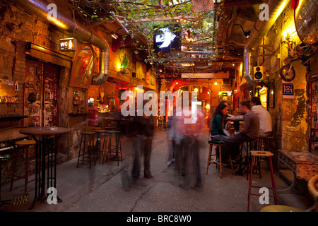 Szimpla bar Budapest Ungheria Foto Stock