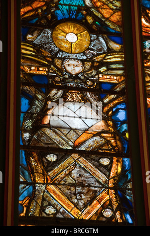 Finestra nella Cappella delle tombe di vescovi Santa Croce Cattedrale Orléans Francia Foto Stock