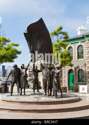 Statua di Philip Jackson ruolo di FRS in occasione del cinquantesimo anniversario della liberazione di Jersey in Piazza Liberazione in St Helier Jersey Foto Stock