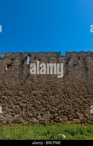 Vista parziale della parete outter dal Palazzo del Gran Maestro dei Cavalieri di Rodi in città di Rodi Foto Stock