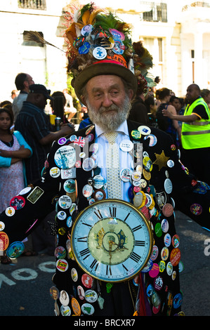 Un costume colorato e performer at 2009 Il carnevale di Notting Hill, Londra Foto Stock