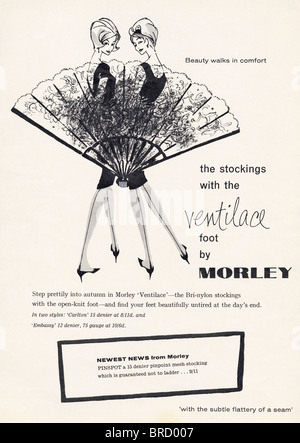 Bianco e Nero Spot per ventilace Bri-calze di nylon da Morley nella rivista di moda circa 1959 Foto Stock