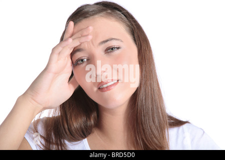 Un attraente giovane donna soffre di mal di testa. Tutti gli isolati su sfondo bianco. Foto Stock