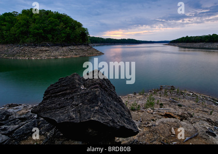 Tempesta di rottura al tramonto sul Lago di Cumberland in Wayne County, Kentucky Foto Stock