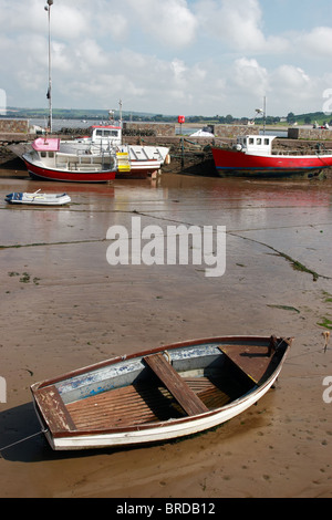 Youghal Bay County Cork sulla costa dell'Irlanda con barche ancorate nella baia Foto Stock