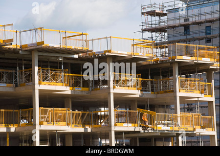 Moderni appartamenti in costruzione su ex industriale sito brownfield nella città di Newport Gwent South Wales UK Foto Stock