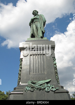 Zoccolo a grand poeta russo - Aexander Sergeevich Pushkin, Pushkinskara Square, il centro di Mosca, Russia Foto Stock