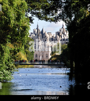 Vista del lago, il St James Park, St. James's, City of Westminster, Greater London, England, Regno Unito Foto Stock