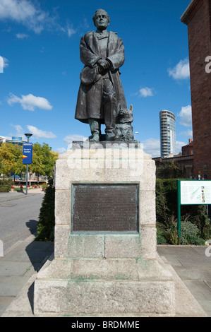 Statua, il capitano Robert Falcon Scott, Portsmouth Historic Dockyard, England, Regno Unito Foto Stock