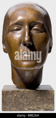 Il Professor Kurt Schmid-Ehmen (1901 - 1968), il ritratto testa 'Frau Helmerich' Life-size femmina testa in bronzo su grigio con base in granito. Firmato sul lato sinistro del collo 'Schmid-Ehmen W 1933", la base contrassegnata con il nome di fonderia 'Preissmann Bauer & Co. München". Con una mezza foto ritratto del cuscinetto della testa dell'artista paraph di inchiostro. Altezza 29 cm, base 7 cm. Il lavoro è stato originariamente intitolato "Frau Helmerich', in una mostra tenutasi nel 1991 in commemorazione dell'artista il centesimo compleanno, tuttavia, è stato presentato come "ita". È inclusa anche una copia di una lettera, artista del diritto d'autore non deve essere cancellata Foto Stock