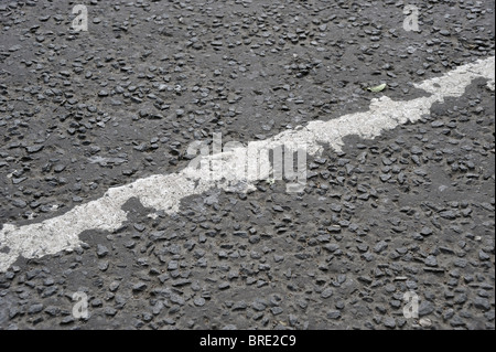 Una linea sulla strada Foto Stock