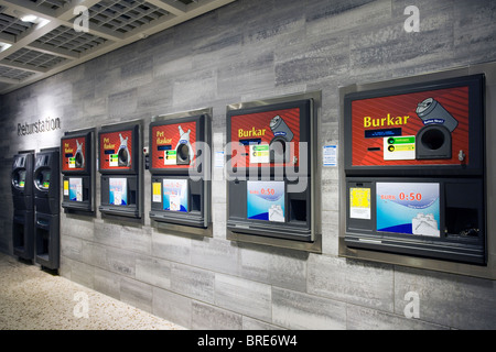 Stazione di riciclaggio in Svezia, dove verrete pagati per riciclare Foto Stock