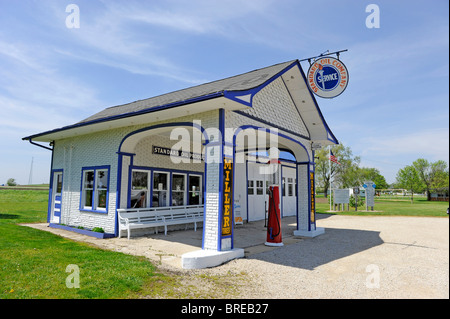 Stazione di gas cimeli lungo la Route 66 vicino ODell Illinois Foto Stock