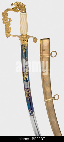 Sciabola di un ufficiale statunitense, a metà del 19th secolo, con lama ricurva a singolo bordo e fullers, trofeo inciso e dorato e decorazione floreale su sfondo alla brace. Hilt dorato con foglie di acanthus e serpente. Il cappuccio di presa termina in una testa di aquila. Impugnatura in avorio a coste. Lunghezza 92 cm. Scabbard di Tombac con due fasce e anelli di sospensione, incisi con rami di palma e aquila con lo stemma americano con 15 stelle. Scabbard è molto indossato, poco doratura rimane. Storico, storico, 19th secolo, USA, Stati Uniti d'America, americano, oggetto, oggetti, Foto Stock