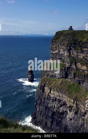 Scogliere di Moher e O'Brien Tower, County Clare, Irlanda Foto Stock