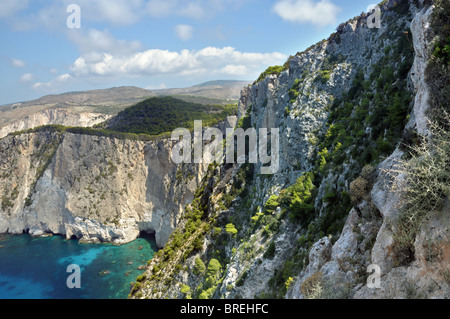 Scoscese rilievi costieri come visto dal villaggio di Keri lighthouse, Zante Island, Grecia. Foto Stock