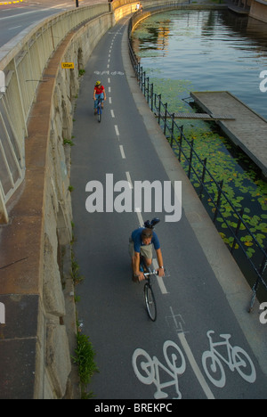 Pista ciclabile centrale di Stoccolma Svezia Europa Foto Stock