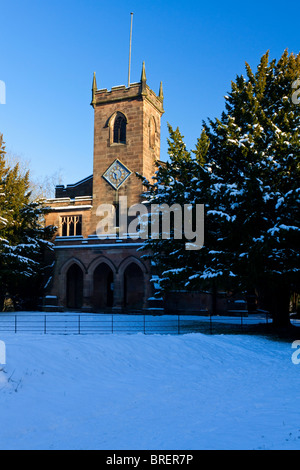 Chiesa di Santa Maria in Cromford DERBYSHIRE REGNO UNITO Inghilterra dove i resti di Sir Richard Arkwright sono sepolti fotografato in inverno Foto Stock